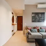 Charming Modern Near The Heart Of アパート ミラノ