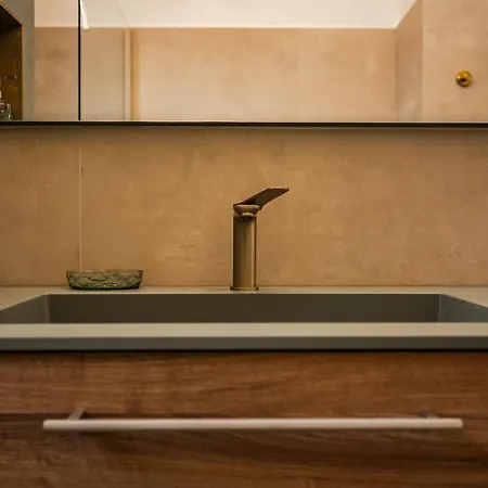 Διαμέρισμα Charming Modern Near The Heart Of *