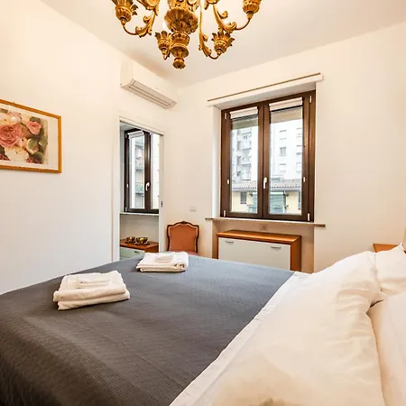 Διαμέρισμα Charming Modern Near The Heart Of *