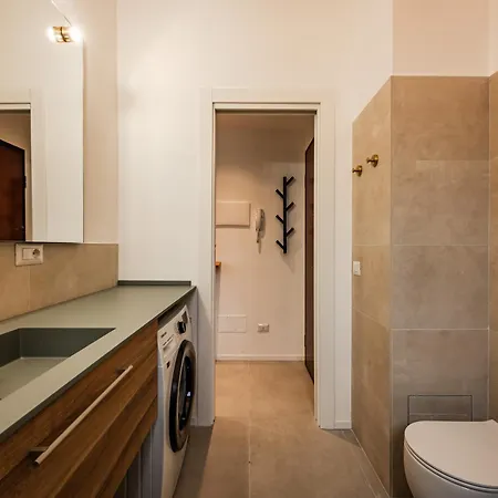 Apartment Charming Modern Near The Heart Of